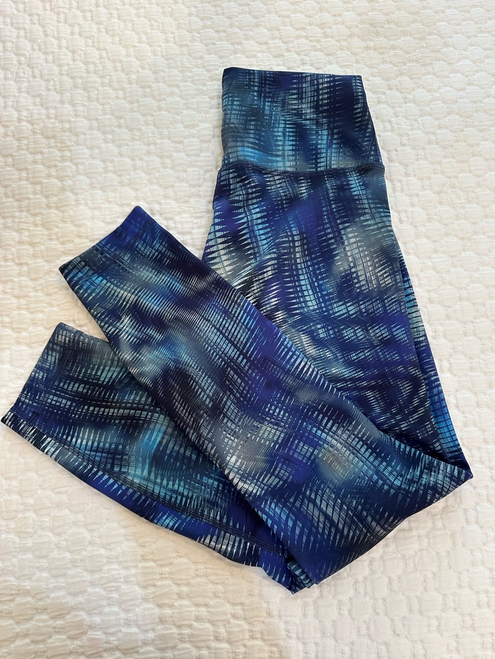 Lululemon Wunder Train HR Tight 25” in blue abstract pattern | Size 6